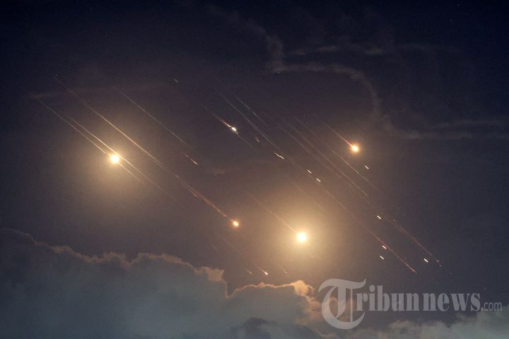 Paniknya Warga Israel saat Digempur Ratusan Rudal Balistik Iran