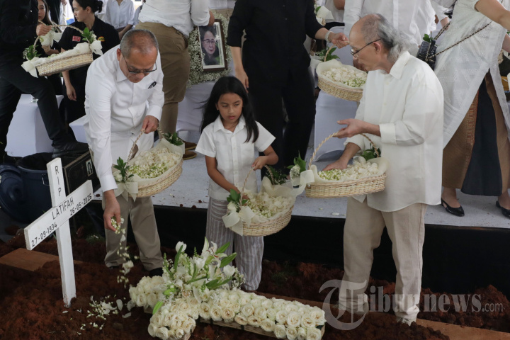 Pemakaman Ibu Maria Bernadeth Latifah Oetama