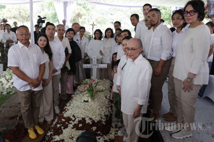 Pemakaman Ibu Maria Bernadeth Latifah Oetama