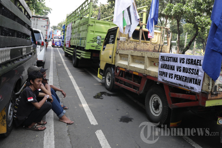 Pengemudi Truk Demo Aturan ODOL
