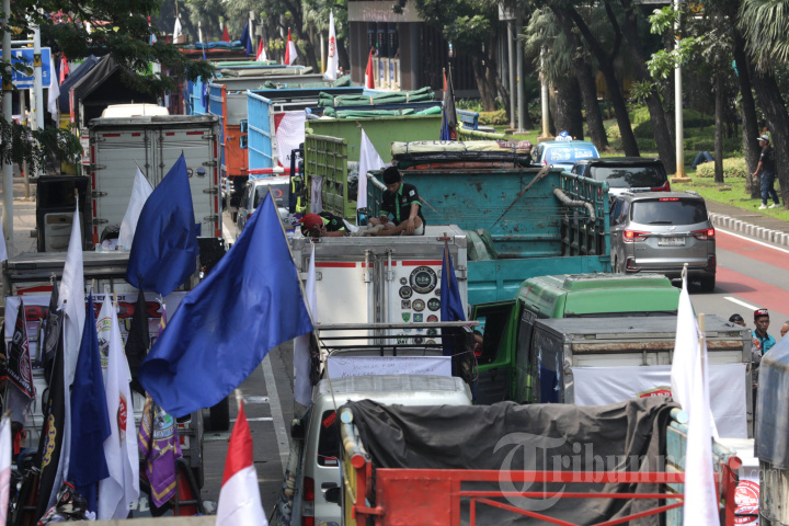 Pengemudi Truk Demo Aturan ODOL