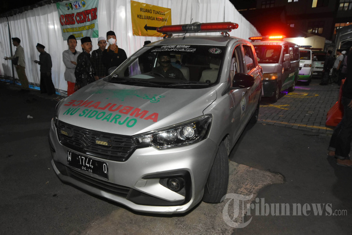 Penyerahan Jenazah Korban Musala Ponpes Ambruk ke Keluarga