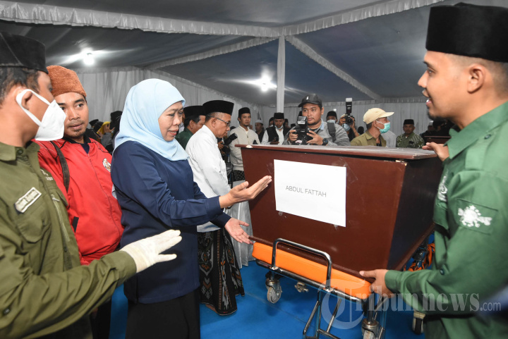 Penyerahan Jenazah Korban Musala Ponpes Ambruk ke Keluarga