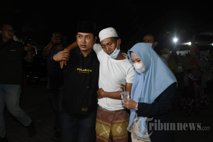 Penyerahan Jenazah Korban Musala Ponpes Ambruk ke Keluarga