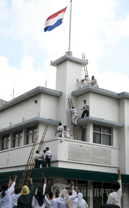 Perobekan Bendera Merah Putih Biru di Hotel Yamato Surabaya
