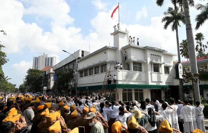 Perobekan Bendera Merah Putih Biru di Hotel Yamato Surabaya