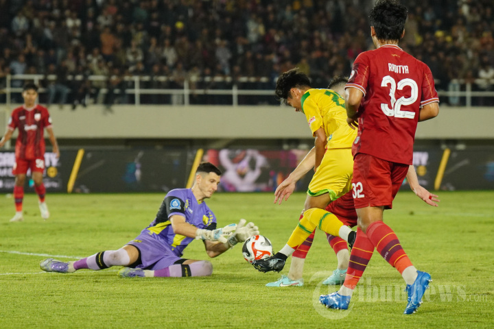 Persis-Solo-Ditahan-Imbang-Persebaya-0-0_20260510_150301.jpg