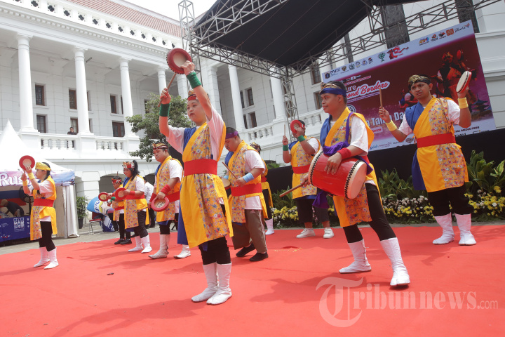 Pertunjukan Budaya HUT Ke-13 Belantara Budaya Indonesia