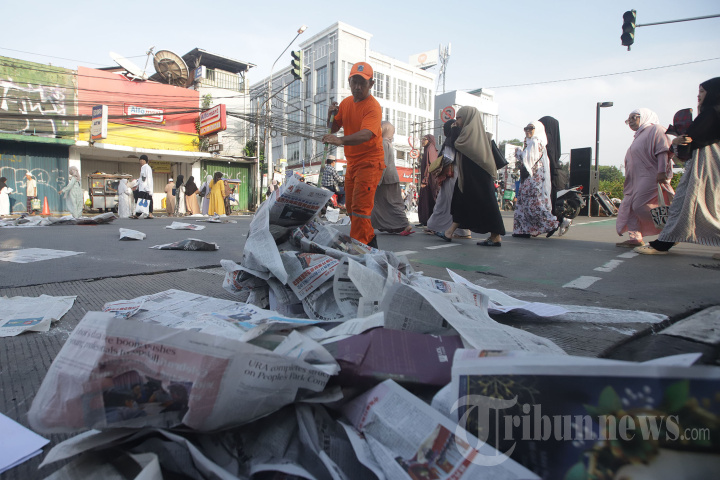 Petuigas-PPSU-Langsung-Bersihkan-Sisa-Sampah-Koran_20260527_194957.jpg