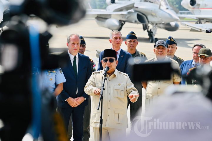 Presiden Prabowo Serahkan Alutsista Pesawat kepada TNI