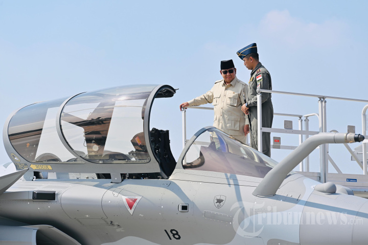 Presiden Prabowo Serahkan Alutsista Pesawat kepada TNI
