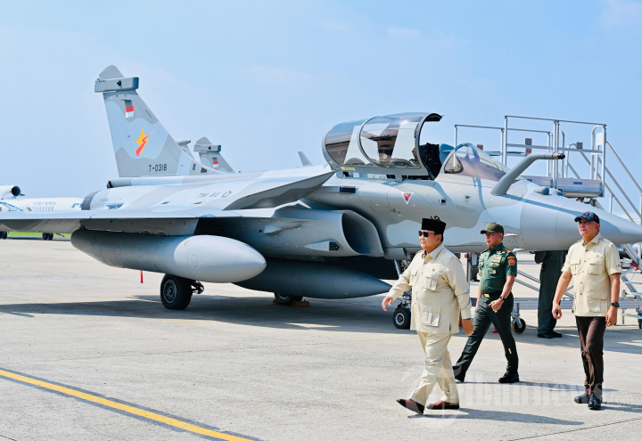 Presiden Prabowo Serahkan Alutsista Pesawat kepada TNI