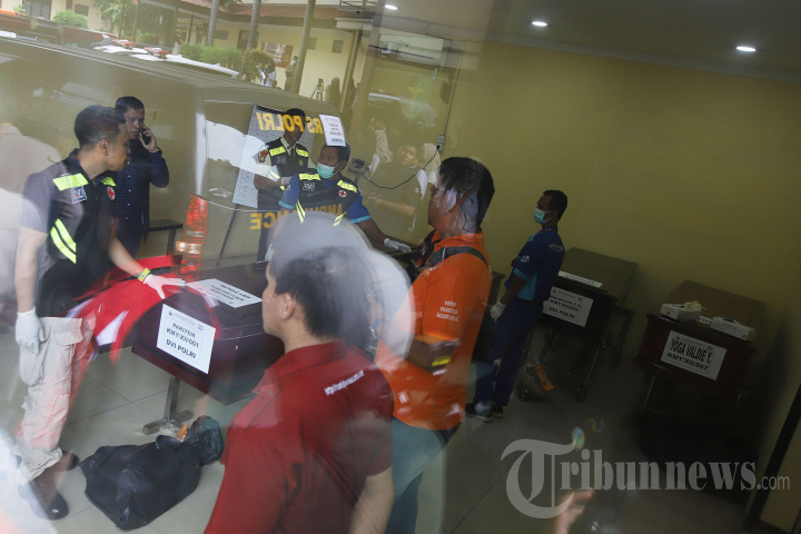RS Polri Serahkan 7 Jenazah Kebakaran Terra Drone