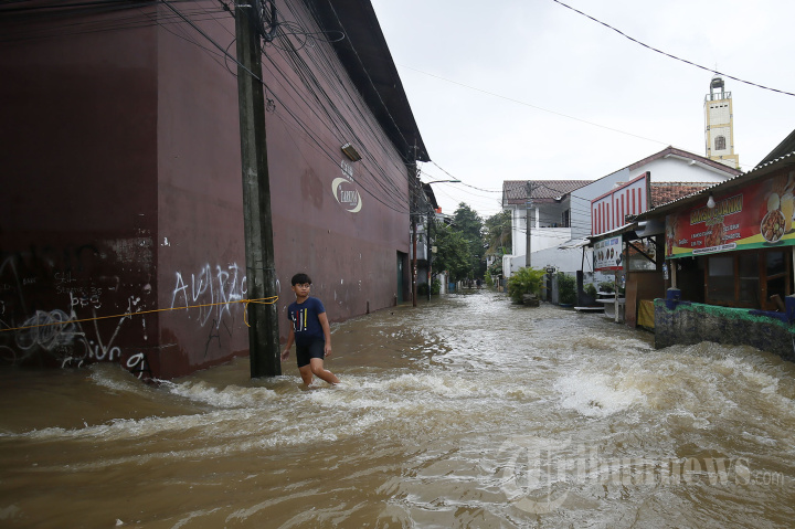 Ratusan-Rumah-Warga-Cipinang-Melayu-Kembali-Terendam-Banjir_20260123_214703.jpg