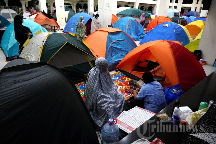 Ratusan Tenda Hiasi Pelaksanaan Itikaf di Masjid Habiburrahman
