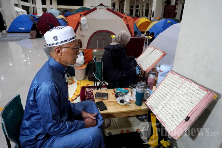 Ratusan Tenda Hiasi Pelaksanaan Itikaf di Masjid Habiburrahman
