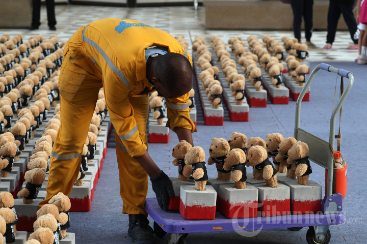 Ribuan Teddy Bear Berbaris Lambangkan Korban Anak di Gaza