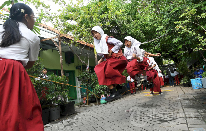 Sekolah Ajak Siswa Bermain Tradisional Sebelum Proses Pembelajaran