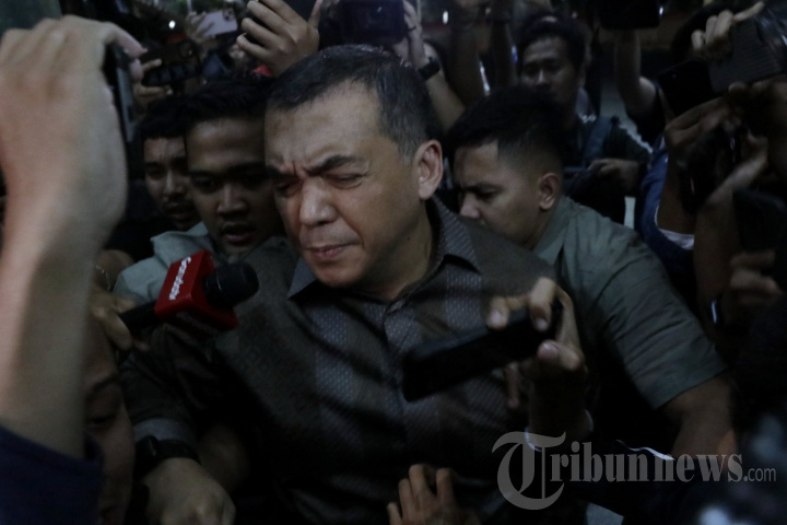 Silmy Karim Menyerahkan Diri Ke KPK
