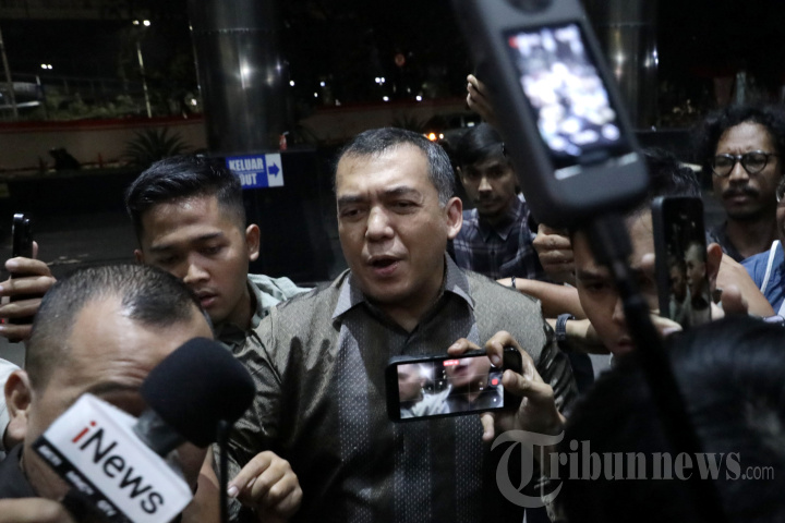 Silmy Karim Menyerahkan Diri Ke KPK