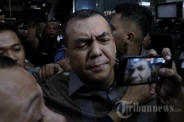 Silmy Karim Menyerahkan Diri Ke KPK