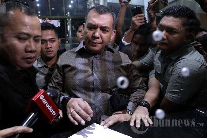 Silmy Karim Menyerahkan Diri Ke KPK