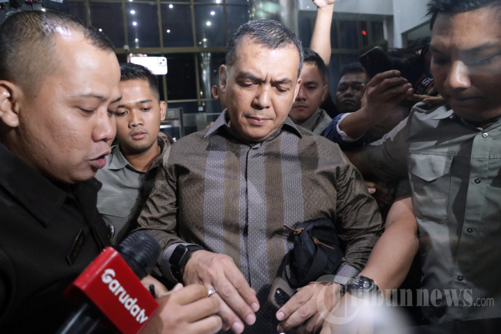 Silmy Karim Menyerahkan Diri Ke KPK