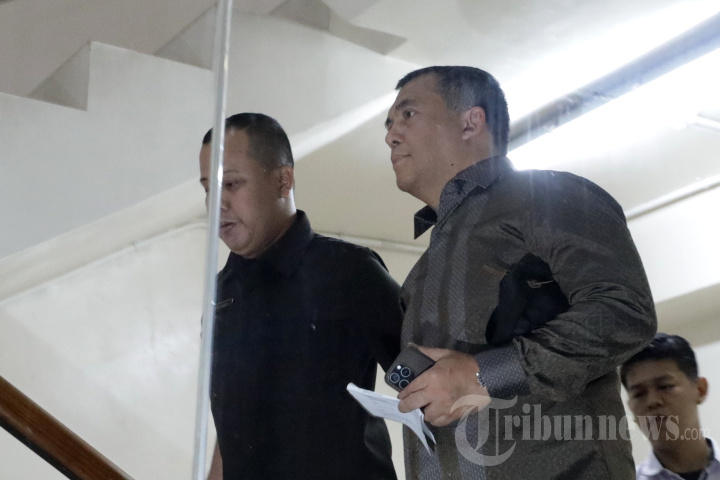 Silmy Karim Menyerahkan Diri Ke KPK