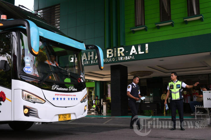 Simulasi Pemberangkatan Calon Haji dari Surabaya