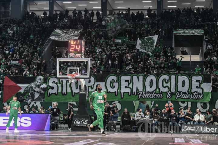 Spanduk Bela Palestina Terbentang di Pertandingan Euroleague