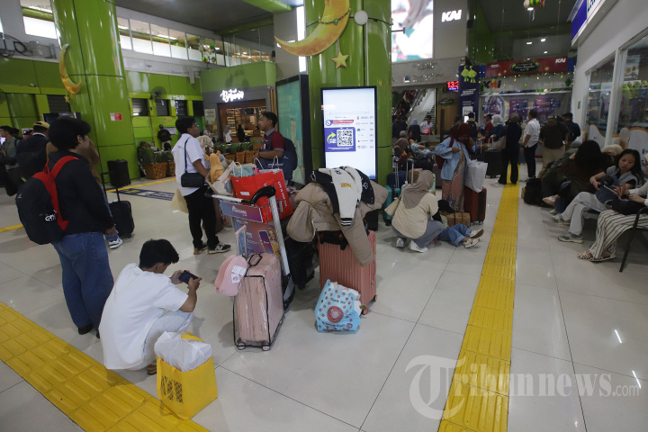 Suasana Pemudik di Stasiun Gambir