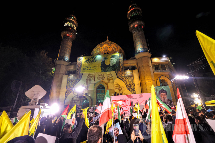 Suka Cita Warga Iran dan Palestina saat Israel Digempur