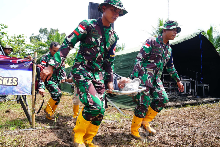 TNI dan ADF Laksanakan Simulasi Evakuasi Warga Terdampak Bencana