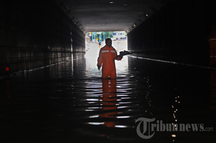 Tergenang Banjir, Underpass Mampang Prapatan Ditutup