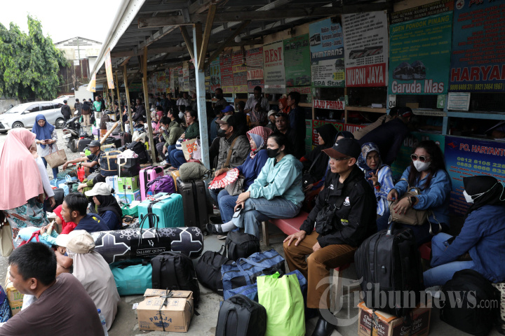 Terminal Bayangan Pondok Pinang Mulai Ramai Pemudik