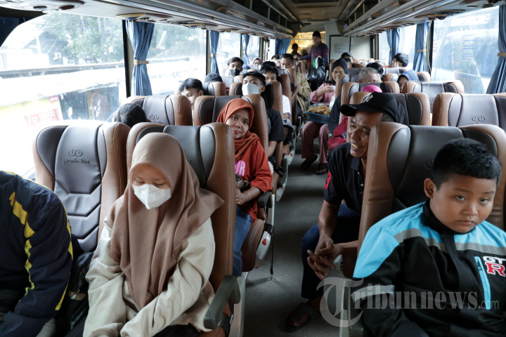 Terminal Bayangan Pondok Pinang Mulai Ramai Pemudik