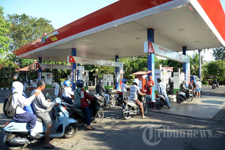 Warga-Terpaksa-Beli-Pertamax-di-SPBU-Surabaya_20260610_205229.jpg