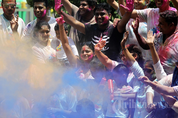 Warna-warni Meriahkan Festival Holi di Konsulat Jenderal India