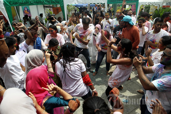 Warna-warni Meriahkan Festival Holi di Konsulat Jenderal India