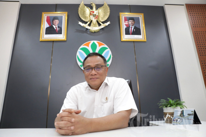 Wawancara-Khusus-Menteri-LH-Jumhur-Hidayat_20260522_192730.jpg