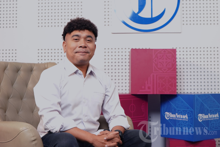 Wawancara Khusus dengan Staf Khusus Milenial Billy Mambrasar