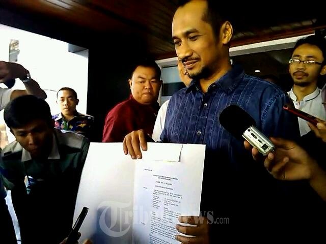 Abraham Samad Menerima SK Deponering Dari JAM Pidum