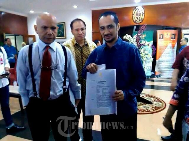 Abraham Samad Menerima SK Deponering Dari JAM Pidum