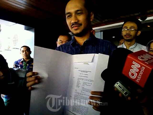 Abraham Samad Menerima SK Deponering Dari JAM Pidum