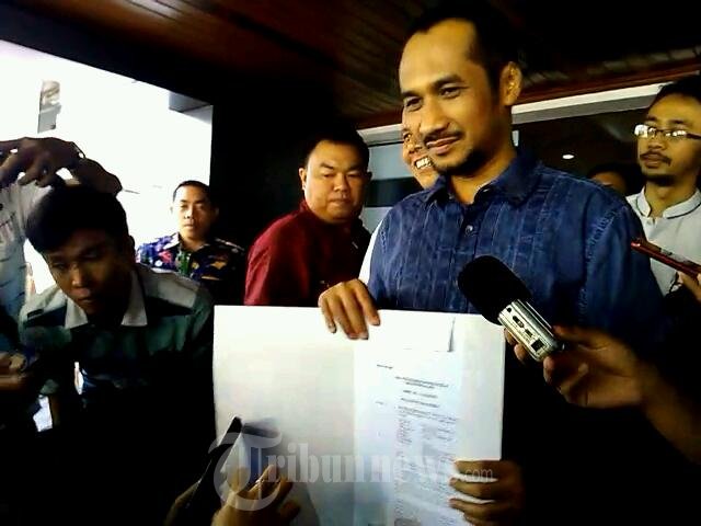 Abraham Samad Menerima SK Deponering Dari JAM Pidum