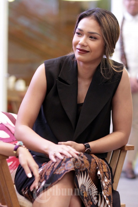 Adinia Wirasti di Press Screening Film Kartini