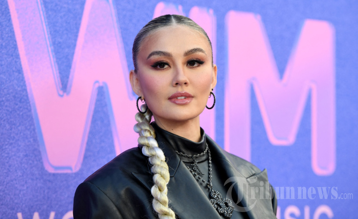 Agnez Mo Hadiri Billboard Women in Music Award 2022 di California