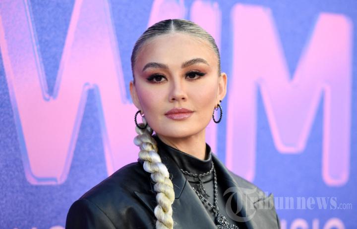 Agnez Mo Hadiri Billboard Women in Music Award 2022 di California