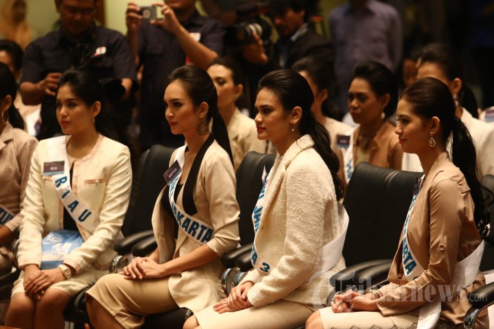 Ahok Beri Arahan Finalis Puteri Indonesia