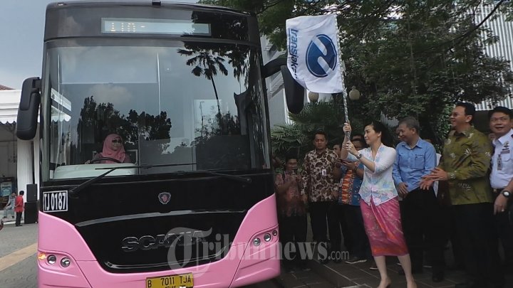 Ahok Istri Veronica Resmikan Bus Transjakarta Khusus Perempuan